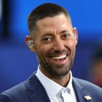 Clint Dempsey počas hymny nespieval, ale to neznamená, že nebol hrdý, povedal