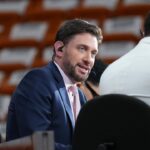 Mike Greenberg z ESPN kritizoval fanúšikov Knicks za hádzanie vajec do Wembanyamy