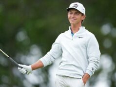 Miles Russell prekvapil otca povinnosťami nosiča na 18. jamke US Open Miles Russell prekvapil otca povinnosťami nosiča na 18. jamke US Open