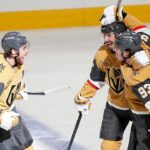 Mitch Marner dosiahol rekordný hetrik NHL, keď Golden Knights vyhrali 3. zápas v 2OT