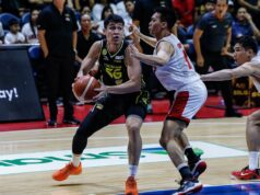 Motivovaný Calvin Oftana podporuje odozvu TNT v hre 2 Calvin Oftana z TNT Tropang 5G počas zápasu proti Barangay Ginebra Gin Kings vo finále PBA Commissioner's Cup.