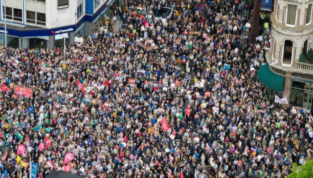 Na demonštrácii proti rasizmu v Belfaste sa zúčastňujú tisíce ľudí Na demonštrácii proti rasizmu v Belfaste sa zúčastňujú tisíce ľudí Protesty