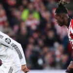 Nico Williams z Athletic Club nesie loptu počas prvého zápasu semifinálového zápasu Copa del Rey medzi Athletic Club a Real Sociedad na Estadio de San Mames 11. februára 2026 v španielskom Bilbau.