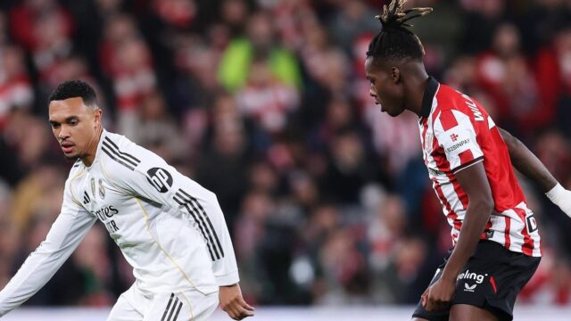 Najnovšie z Arsenalu: 78 miliónov libier hviezda „otvorená prestupu“, pretože Nico Williams z Athletic Club nesie loptu počas prvého zápasu semifinálového zápasu Copa del Rey medzi Athletic Club a Real Sociedad na Estadio de San Mames 11. februára 2026 v španielskom Bilbau.