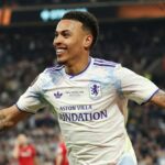 Morgan Rogers z Aston Villy oslavuje strelenie tretieho gólu svojho tímu počas zápasu finále Európskej ligy UEFA 2026 medzi SC Freiburg a Aston Villa FC v parku Besiktas 20. mája 2026 v Istanbule v Turecku.
