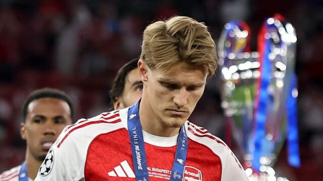 Najnovšie z Arsenalu: Úloha Martina Odegaarda sa môže zmeniť a Julian Alvarez z Atletica de Madrid oslavuje gól počas semifinálového zápasu Ligy majstrov UEFA 2025/26 medzi Atleticom de Madrid a Arsenalom