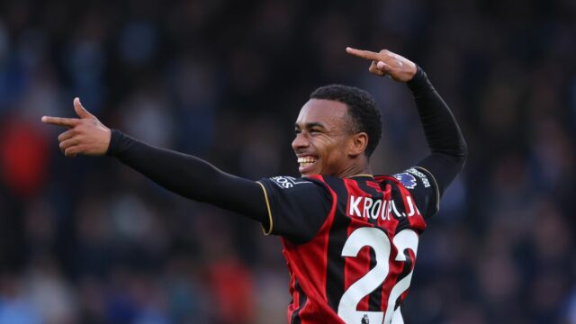 Eli Junior Kroupi z Bournemouthu oslavuje po strelení gólu na 1:0 počas zápasu Premier League medzi Bournemouthom a Manchestrom City na Vitality Stadium 19. mája 2026.