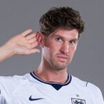 Najpodivnejšie fotografie mužstva z majstrovstiev sveta 2026 v Anglicku, kde Harry Kane „vyzerá znudene“ a John Stones „vyparuje“