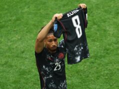 Nathan Saliba ocenil zraneného Ismaëla Koného v srdcervúcom momente majstrovstiev sveta po zázračnom údere Nathan Saliba ocenil zraneného Ismaëla Koného v srdcervúcom momente majstrovstiev sveta po zázračnom údere