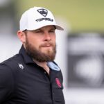10. mája 2026; Sterling, Virgínia, USA; Tyrrell Hatton sa pozerá na fairway počas posledného kola golfového turnaja LIV Golf Virginia v Trump National Golf Club. Povinný kredit: Jack Power-Imagn Images