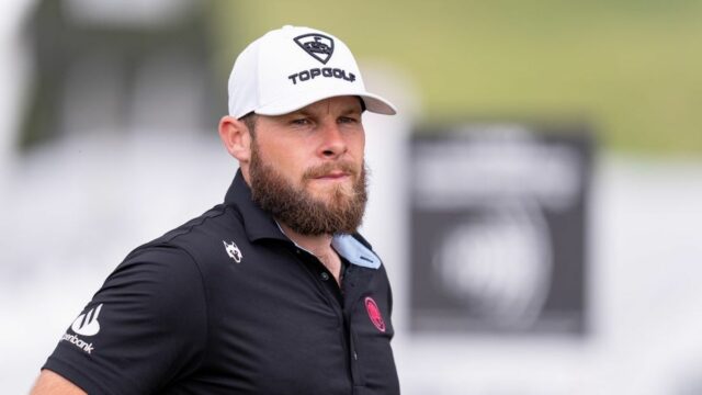 10. mája 2026; Sterling, Virgínia, USA; Tyrrell Hatton sa pozerá na fairway počas posledného kola golfového turnaja LIV Golf Virginia v Trump National Golf Club. Povinný kredit: Jack Power-Imagn Images
