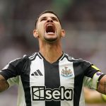 Newcastle sa zostavuje za cieľ Man Utd, keďže rozhovory Bruna Guimaraesa dajú Arsenalu „dôveru“ vo výške 80 miliónov libier