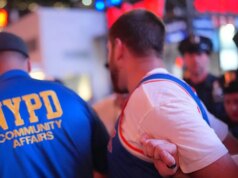 Newyorská polícia zatkla 17 ľudí na večierku Knicks NBA Finals pred MSG Newyorská polícia zatkla 17 ľudí na večierku Knicks NBA Finals pred MSG