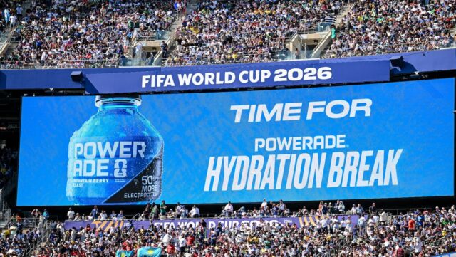 Ničia hydratačné prestávky na majstrovstvách sveta hybnosť v hrách? Pozreli Hráči Anglicka prijímajú tekutiny počas hydratačnej prestávky v zápase proti Chorvátsku