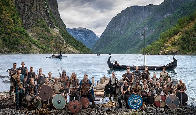 Nová kontroverzia okolo neuveriteľnej fotografie nórskeho tímu Viking World Cup: Nórske fotenie od uznávaného fotografa Davida Yarrowa sa dostalo pod drobnohľad