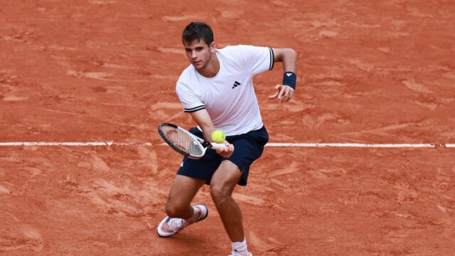 Tenis - French Open - Roland Garros, Paríž, Francúzsko - 31. mája 2026 Španiel Rafael Jodar v akcii počas zápasu 4. kola proti Španielovi Pablovi Carrenovi Bustovi.