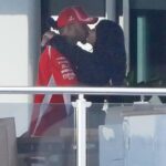 Kim Kardashian bozkáva Lewisa Hamiltona na jeho luxusnej jachte po účasti na GP Monaka