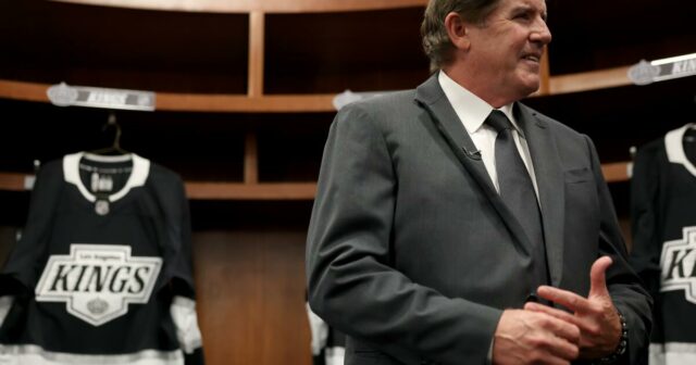 Nový tréner Kings Peter Laviolette sa snaží vybudovať piliere úspechu Nový tréner Kings Peter Laviolette sa snaží vybudovať piliere úspechu