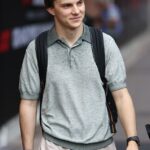 Austrálska hviezda motoristického športu Oscar Piastri (na snímke) sa na Veľkej cene Monaka zúčastnil bizarného incidentu.