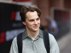 OHROMUJÚCI moment Oscar Piastri je ochrankou uzamknutý zo svojho VLASTNÉHO výbehu Austrálska hviezda motoristického športu Oscar Piastri (na snímke) sa na Veľkej cene Monaka zúčastnil bizarného incidentu.