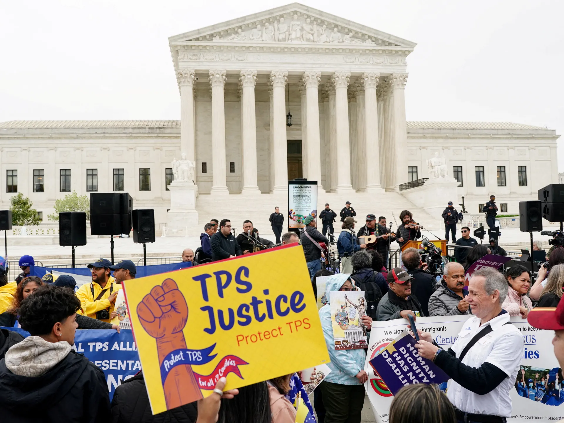 Obhajcovia varujú pred rozsiahlymi dôsledkami rozhodnutia Najvyššieho súdu USA TPS | Správy o migrácii
