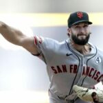 Nadhadzovač San Francisco Giants Trevor McDonald (72) hádže počas prvého nábehu svojho zápasu proti Milwaukee Brewers v utorok 2. júna 2026 na American Family Field v Milwaukee, Wisconsin.