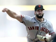 Obri ukončia vyčerpávajúci výlet s finále proti Cubs Nadhadzovač San Francisco Giants Trevor McDonald (72) hádže počas prvého nábehu svojho zápasu proti Milwaukee Brewers v utorok 2. júna 2026 na American Family Field v Milwaukee, Wisconsin.