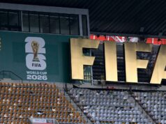 Obrovský tím Svetového pohára vyzval FIFA, aby si vymenil súpravu niekoľko hodín pred výkopom po porušení pravidiel FIFA to zakázala