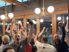 Obyvatelia Bostonu, ktorí milujú Škótsko, sa obávajú, že fanúšikovia Anglicka „ničia atmosféru“ – keďže krčmy požadujú ďalšie CHLADNIČKY, aby zvládli obrovský dopyt po pive pred druhým zápasom majstrovstiev sveta Anglickí fanúšikovia pricestovali do Bostonu pred ich utorkovým súbojom s Ghanou vo Foxborough