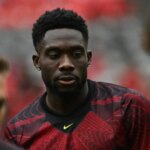 Kanaďan Alphonso Davies pred zápasom proti Kataru 18. júna 2026.