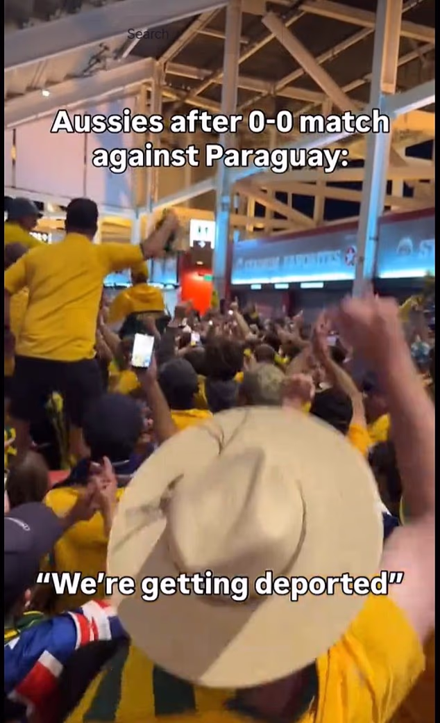 Austrálskych fanúšikov bolo počuť, ako po remíze proti Paraguaju spievali „deportujú nás“.