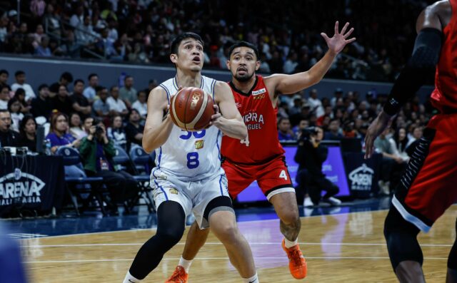 Calvin Oftana z TNT Tropang 5G počas 3. zápasu finále PBA Commissioner's Cup 2026 proti Barangay Ginebra Gin Kings.