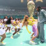 Shakira bola headlinerom štvrtkového otváracieho ceremoniálu Svetového pohára s oslnivým výkonom po boku Burna Boya