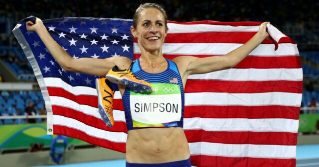 Olympijská medailistka Jenny Simpsonová zostáva po kolapse hospitalizovaná
