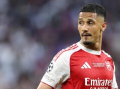 Operácia Williama Salibu by teraz mohla znamenať problémy pre Arsenal v budúcej sezóne William Saliba z Arsenalu