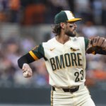 26. júna 2026; Baltimore, Maryland, USA; Tretí základný hráč Baltimora Orioles Blaze Alexander (23) hádže ako prvý v tretej smene proti Washington Nationals v Oriole Park v Camden Yards. Povinný kredit: Lexi Thompson-Imagn Images