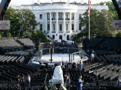 Osemuholník oválnych kancelárií: Ako Trump zmenil bojové športy na politickú zbraň | Správy Donalda Trumpa Osemuholník oválnych kancelárií: Ako Trump zmenil bojové športy na politickú zbraň | Správy Donalda Trumpa