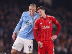 Otváracia ponuka Man City pre anglickú hviezdu Elliota Andersona ZAMIETLA Nottingham Forest s cieľom Man United pravdepodobne predať toto leto za viac ako 100 miliónov libier Prvá ponuka Manchestru City pre hviezdu Nottinghamu Forest Elliota Andersona bola zamietnutá