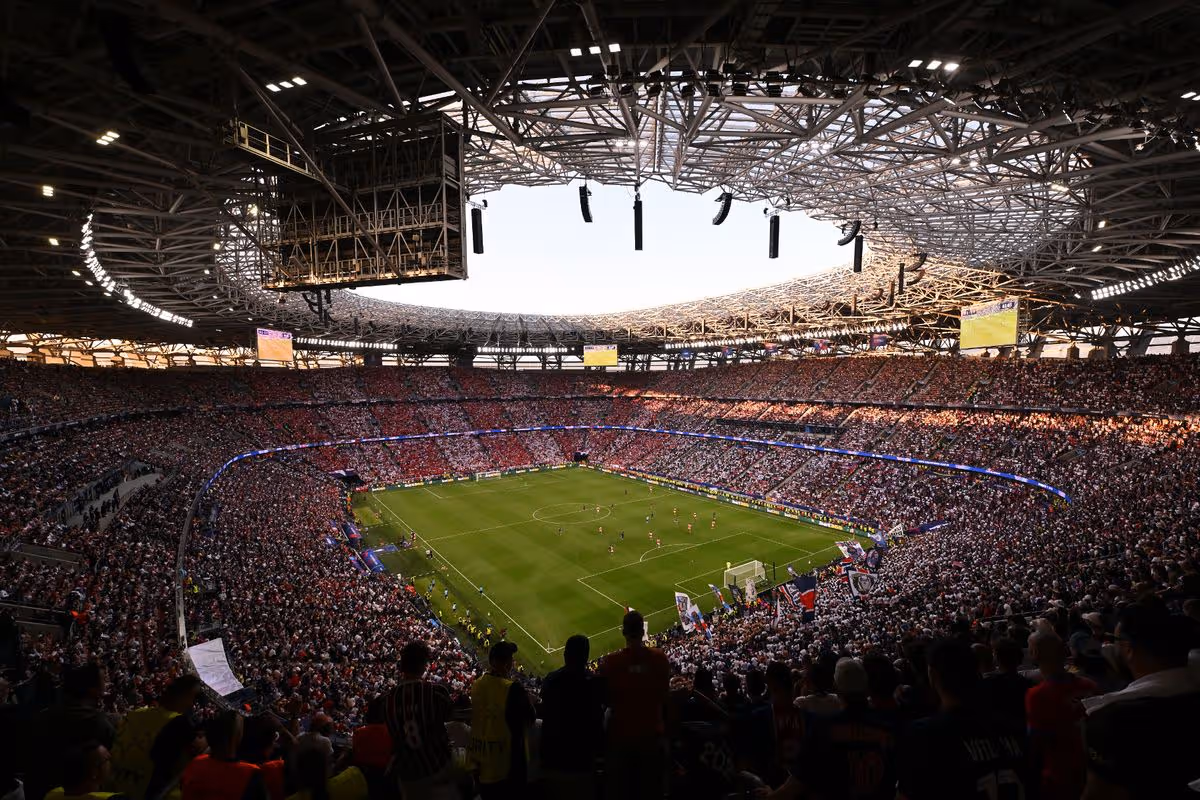 Arsenal porazil PSG vo finále Ligy majstrov v máji v Budapešti