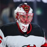 5. apríla 2026; Montreal, Quebec, CAN; Brankár New Jersey Devils Jacob Markstrom (25) sa pozerá počas rozcvičky pred zápasom proti Montrealu Canadiens v Bell Centre. Povinný kredit: David Kirouac-Imagn Images