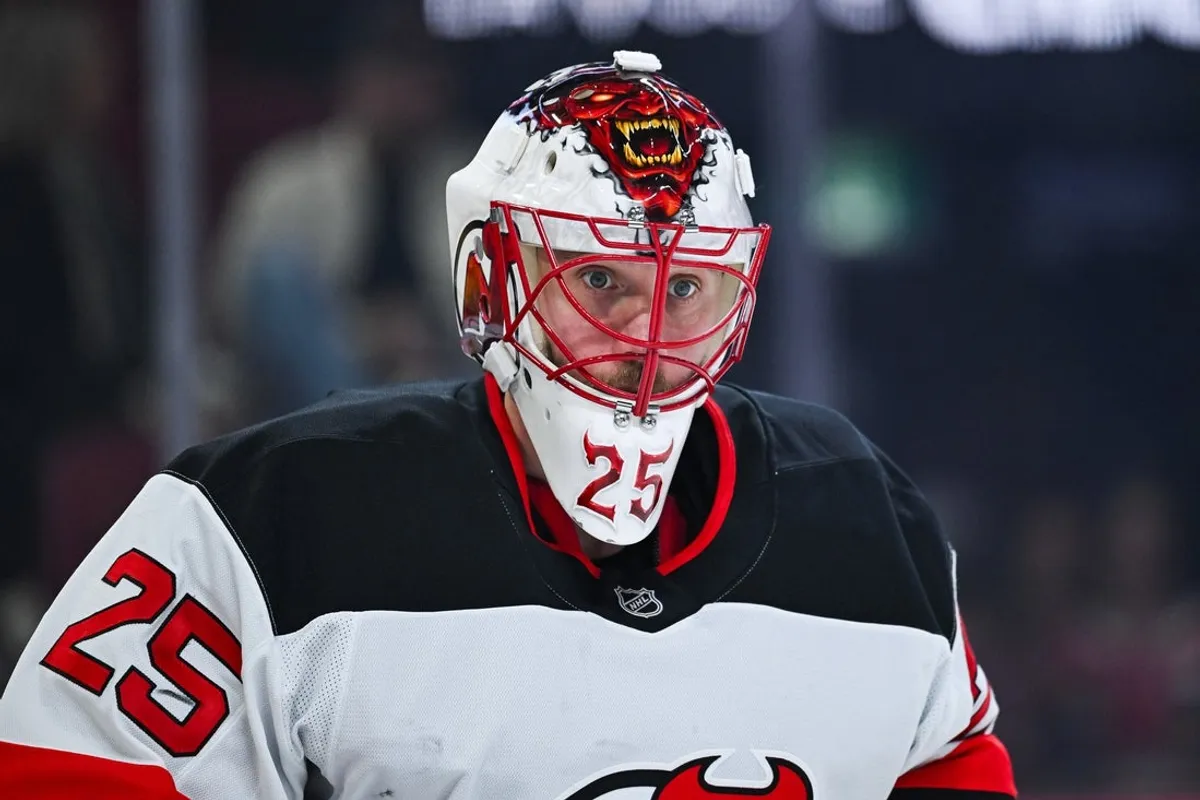5. apríla 2026; Montreal, Quebec, CAN; Brankár New Jersey Devils Jacob Markstrom (25) sa pozerá počas rozcvičky pred zápasom proti Montrealu Canadiens v Bell Centre. Povinný kredit: David Kirouac-Imagn Images