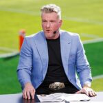 Bývalý hráč Colts Pat McAfee nie je zamestnancom ESPN. Namiesto toho produkuje svoju vlastnú show a predáva ju ESPN, pričom pravidelne vystupuje na College GameDay.