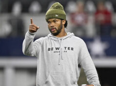 Päť Quarterbackov NFL, ktorí sa zdajú byť pripravení získať začínajúce pracovné miesta v roku 2026 3. novembra 2025; Arlington, Texas, USA; Rozohrávač Arizony Cardinals Kyler Murray (1) sa rozcvičuje pred zápasom proti Dallas Cowboys na AT&T Stadium. Povinný kredit: Jerome Miron-Imagn Images