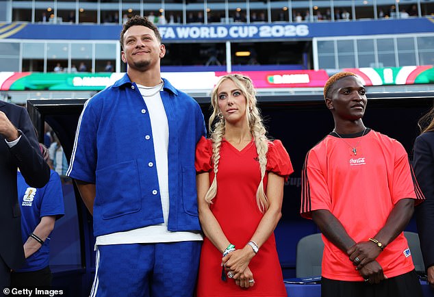Patrick Mahomes a manželka Brittany si užívajú rande na Svetovom Patrick Mahomes a manželka Brittany si užívajú rande na Svetovom pohári, keď hviezda Chiefs sleduje Lionela Messiho v Kansas City