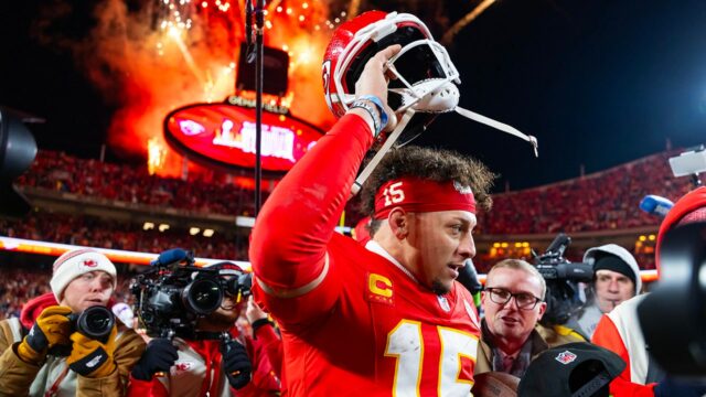 Patrick Mahomes súhlasí s kontraktom na 504,75 milióna dolárov, čo je prvý polmiliardový kontrakt NFL
