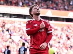 Perfektný letný prestupový výsledok Harveyho Elliotta po sľube Andoniho Iraolu z Liverpoolu LIVERPOOL, ANGLICKO - 4. AUGUSTA: (VYCHÁDZA SLNKO, VONKA SLNKO) Harvey Elliott z Liverpoolu oslavuje strelenie štvrtého gólu svojho tímu počas prvého predsezónneho priateľského zápasu medzi Liverpoolom a Athletic Club Bilbao na Anfielde 4. augusta 2025 v Liverpoole v Anglicku. (Foto Liverpool FC/Liverpool FC cez Getty Images)