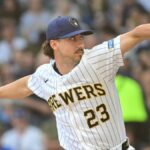 24. mája 2026; Milwaukee, Wisconsin, USA; Nadhadzovač Milwaukee Brewers Brandon Sproat (23) hádže v prvej smene proti Los Angeles Dodgers na American Family Field. Povinný kredit: Benny Sieu-Imagn Images