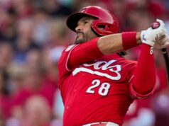 Po 12 erupciách Reds dúfajú, že netopiere zostanú horúce proti Mets Tretí základný hráč Cincinnati Reds Eugenio Suárez (28) pokračuje na grandslame v druhej smene zápasu národnej ligy MLB medzi Cincinnati Reds a New York Mets v Great American Ball Park v Cincinnati v pondelok 15. júna 2026.