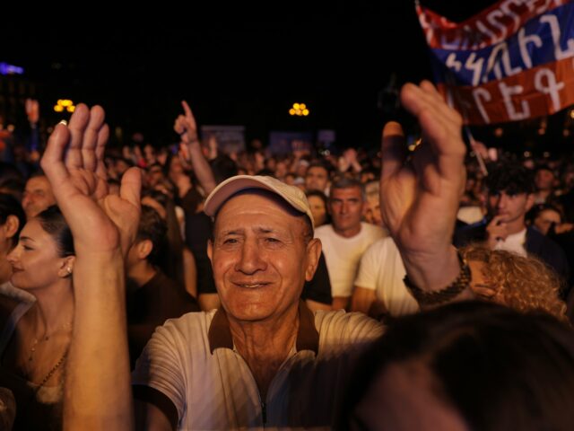 Po Náhornom Karabachu Arméni hlasujú za mier pred nacionalizmom | voľby

