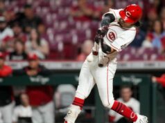 Po špičkovej ofenzívnej hre od apríla, Royals túži po ďalších proti Reds Druhý základný hráč Cincinnati Reds Edwin Arroyo (2) zahral singel za svoj prvý zásah v kariére MLB v deviatej smene zápasu MLB Interleague medzi Cincinnati Reds a Kansas City Royals v Great American Ball Park v Cincinnati v pondelok 1. júna 2026. The Royals vyhrali 9:2.